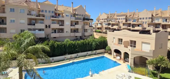 Sale of penthouse duplex in La Duquesa 0