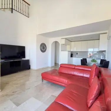 Sale of penthouse duplex in La Duquesa