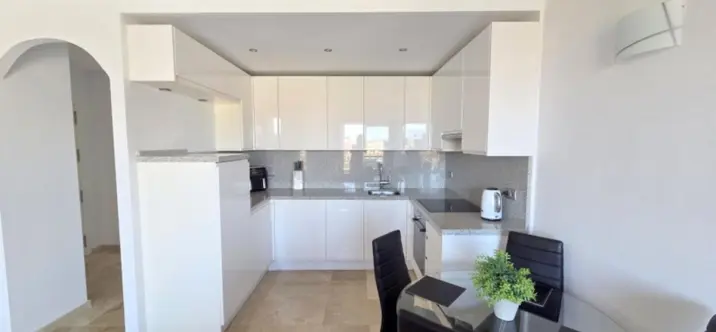 Sale of penthouse duplex in La Duquesa 4