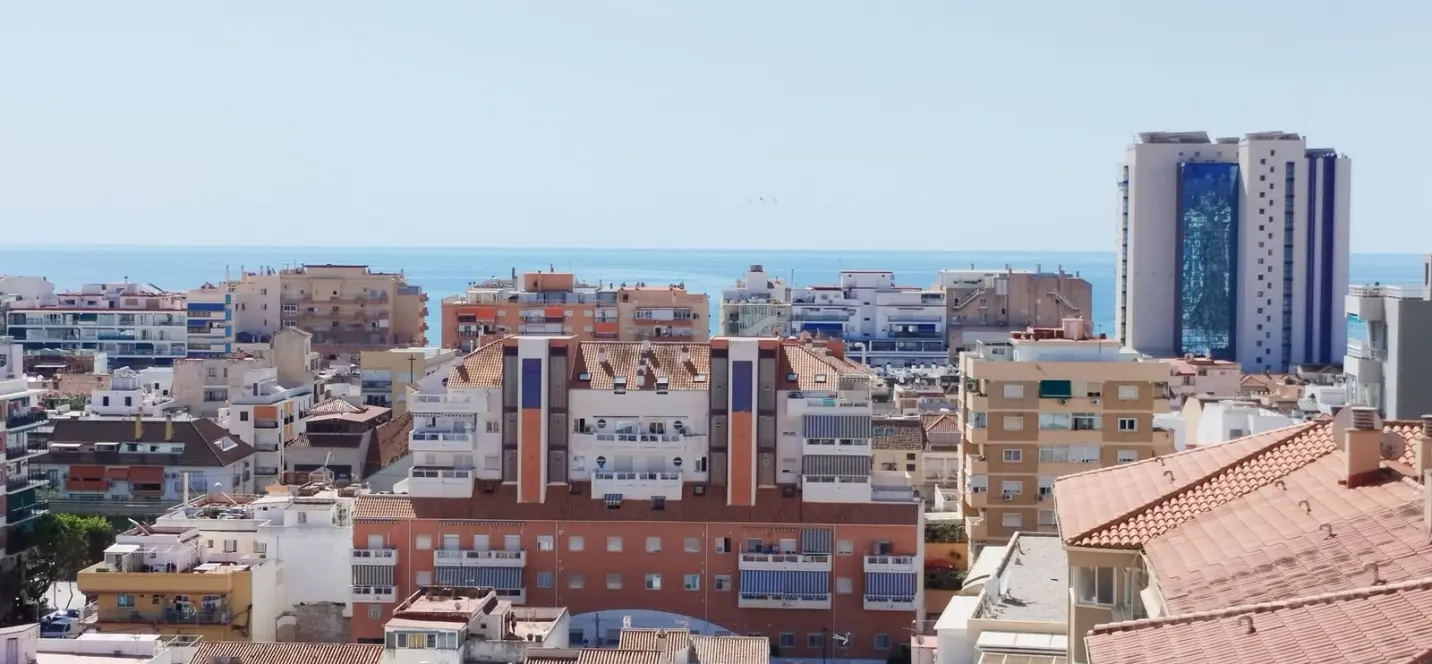 Venta de apartamento en planta media en Fuengirola 0