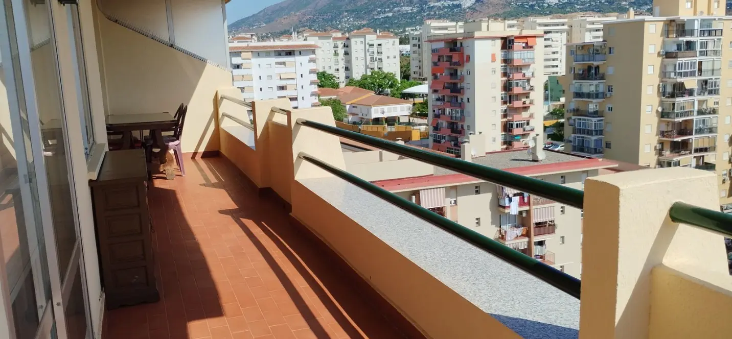 Venta de apartamento en planta media en Fuengirola 2