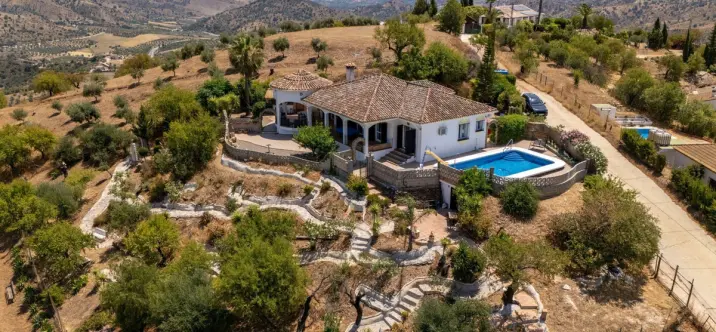Venta de finca - cortijo en Guaro 0