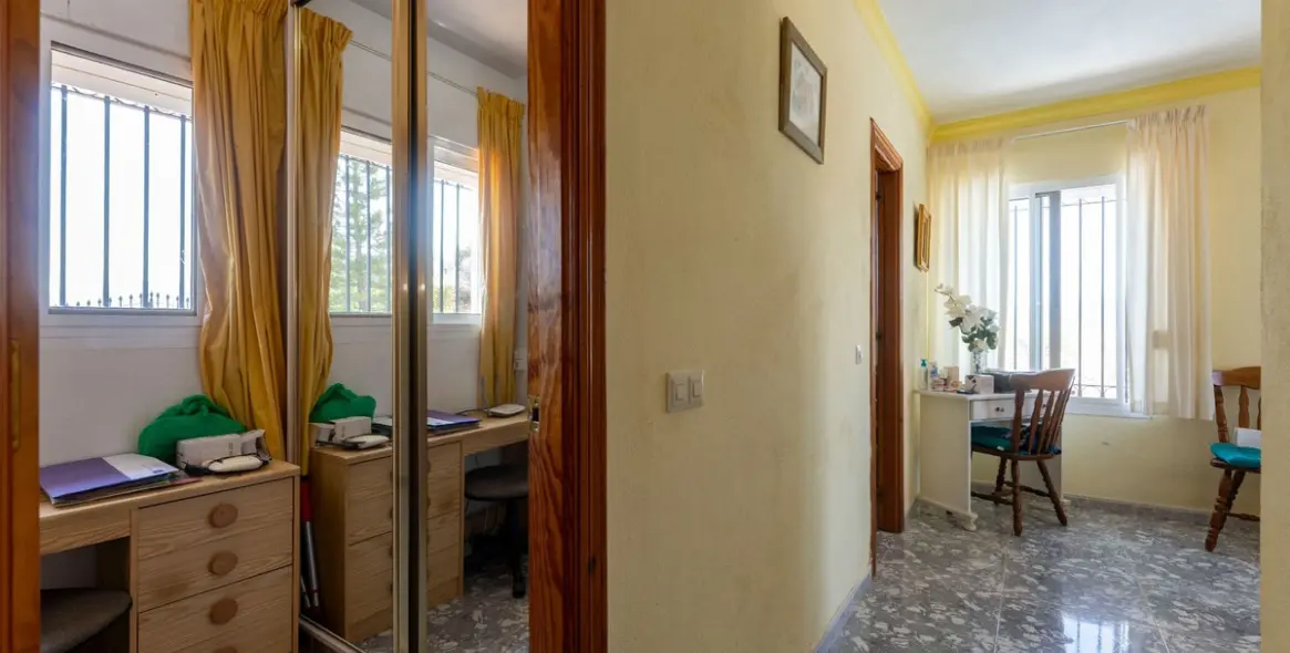 Venta de finca - cortijo en Guaro 23