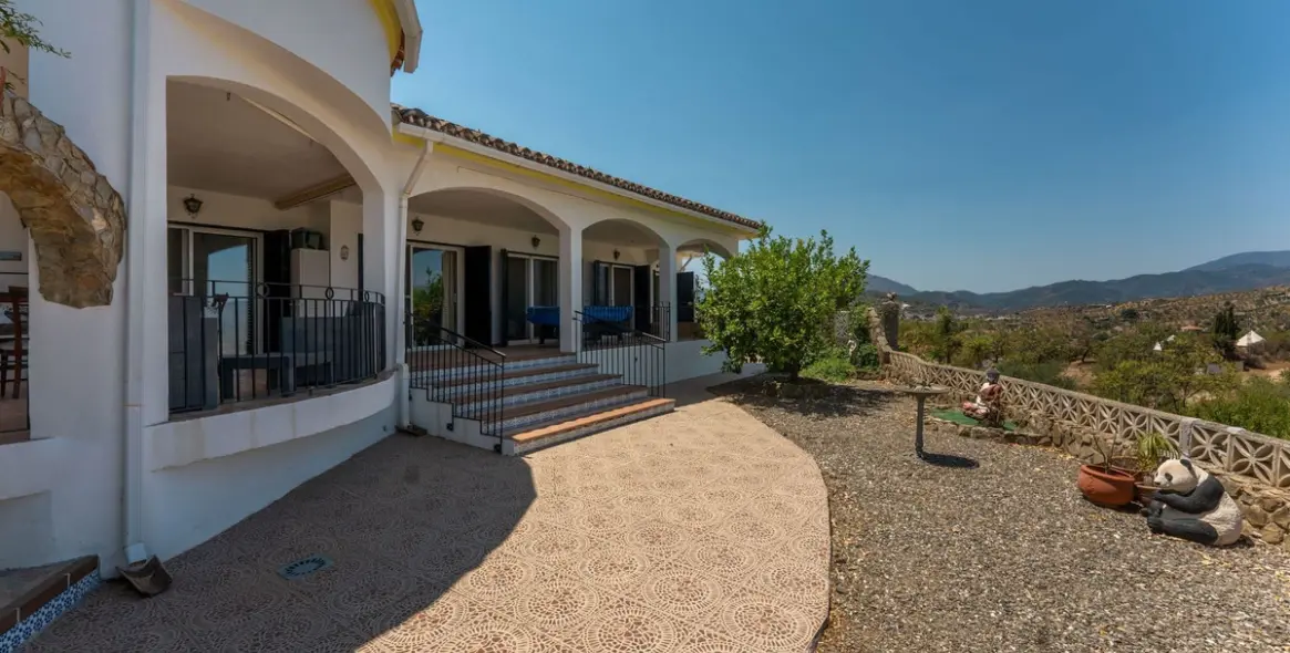 Venta de finca - cortijo en Guaro 41