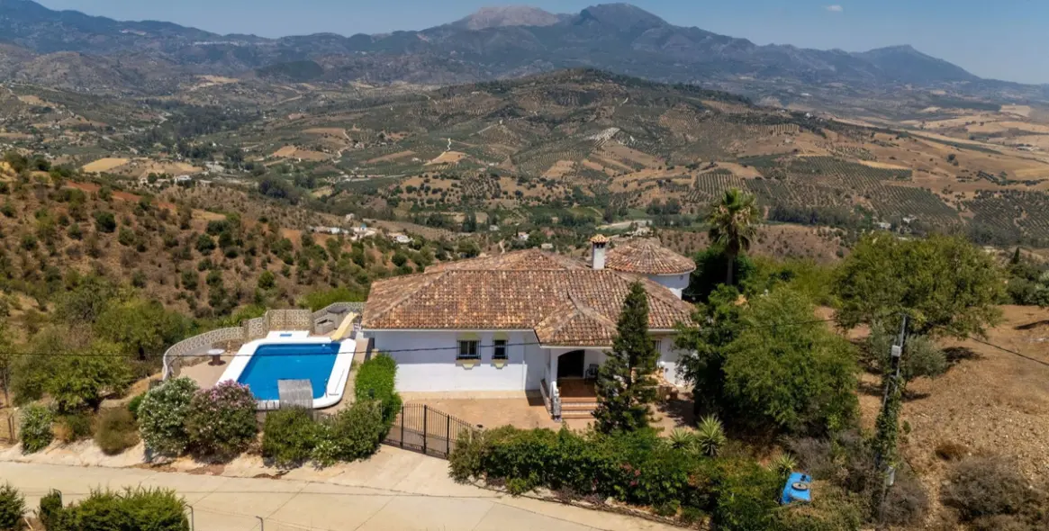 Venta de finca - cortijo en Guaro 48
