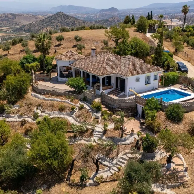 Sale of finca - cortijo in Guaro