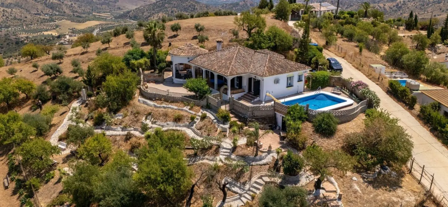 Sale of finca - cortijo in Guaro 0
