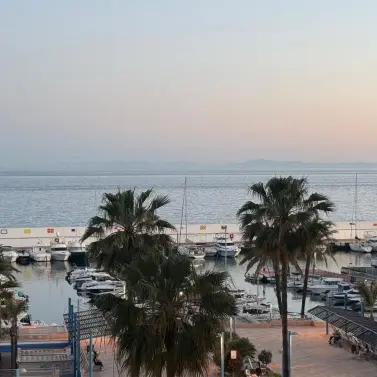 Продажа апартаментов на среднем этаже в Marbella