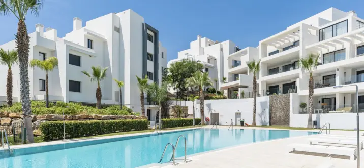 Sale of ground floor apartment in Estepona 0