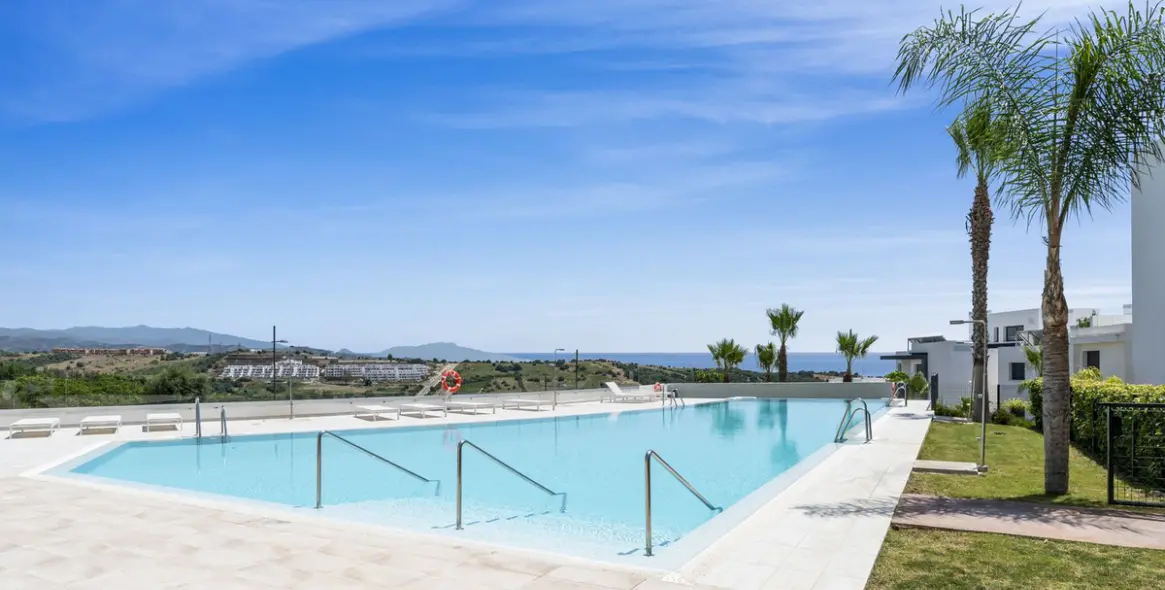 Sale of ground floor apartment in Estepona 3