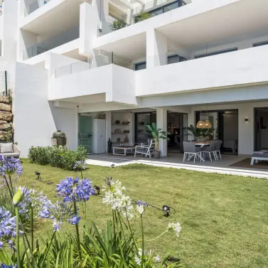 Sale of ground floor apartment in Estepona