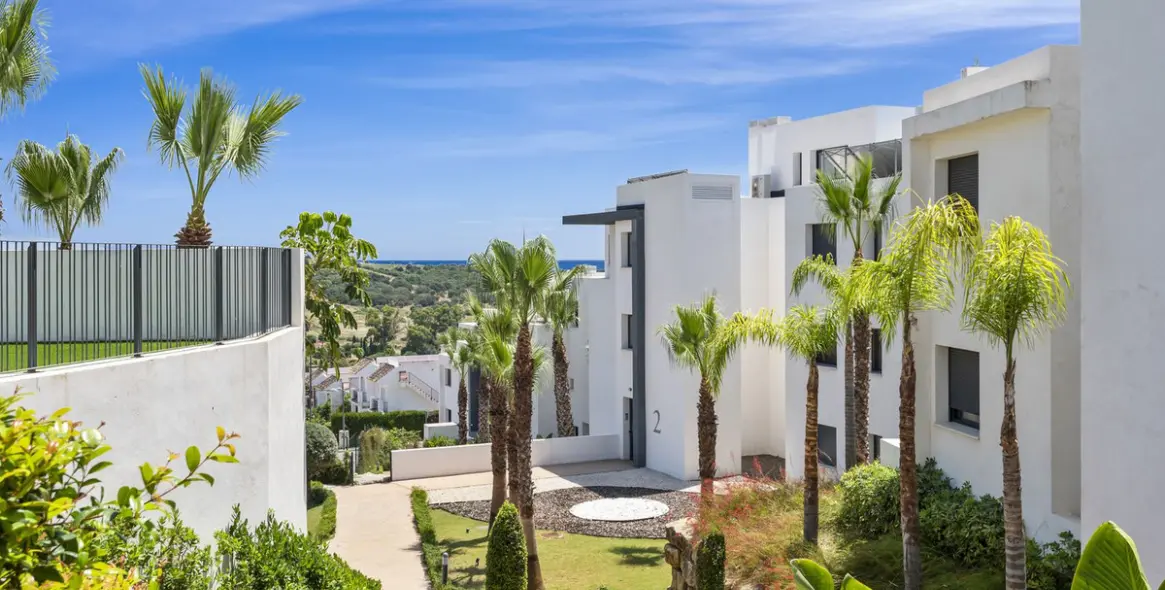 Sale of ground floor apartment in Estepona 10