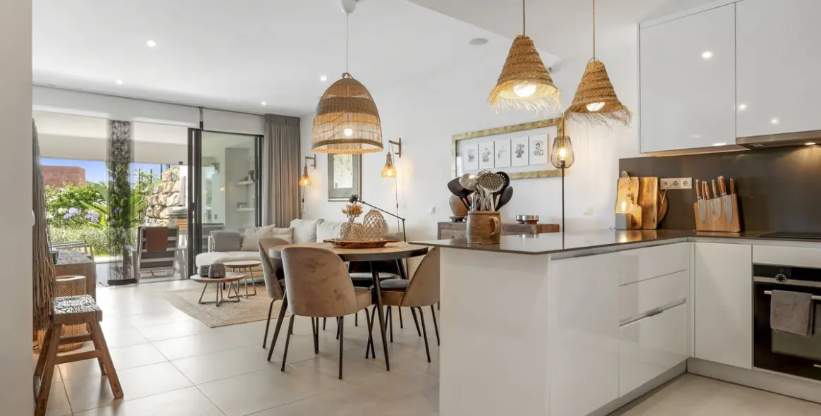 Sale of ground floor apartment in Estepona 11
