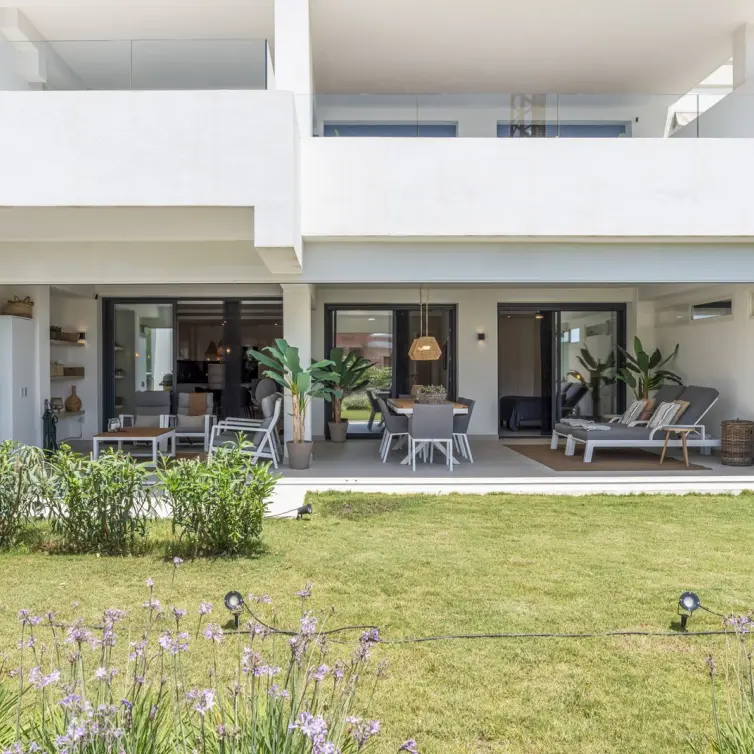 Venta de apartamento en planta baja en Estepona