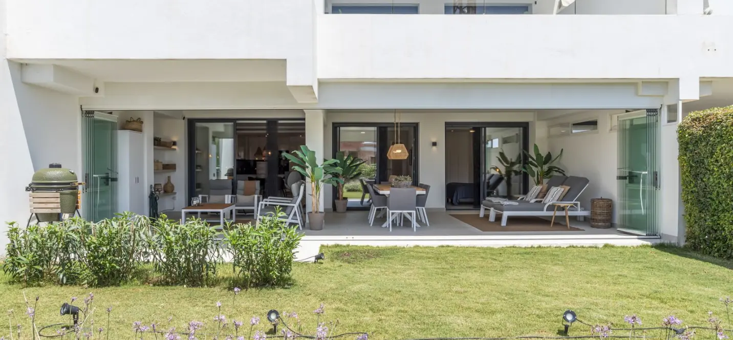 Venta de apartamento en planta baja en Estepona 1