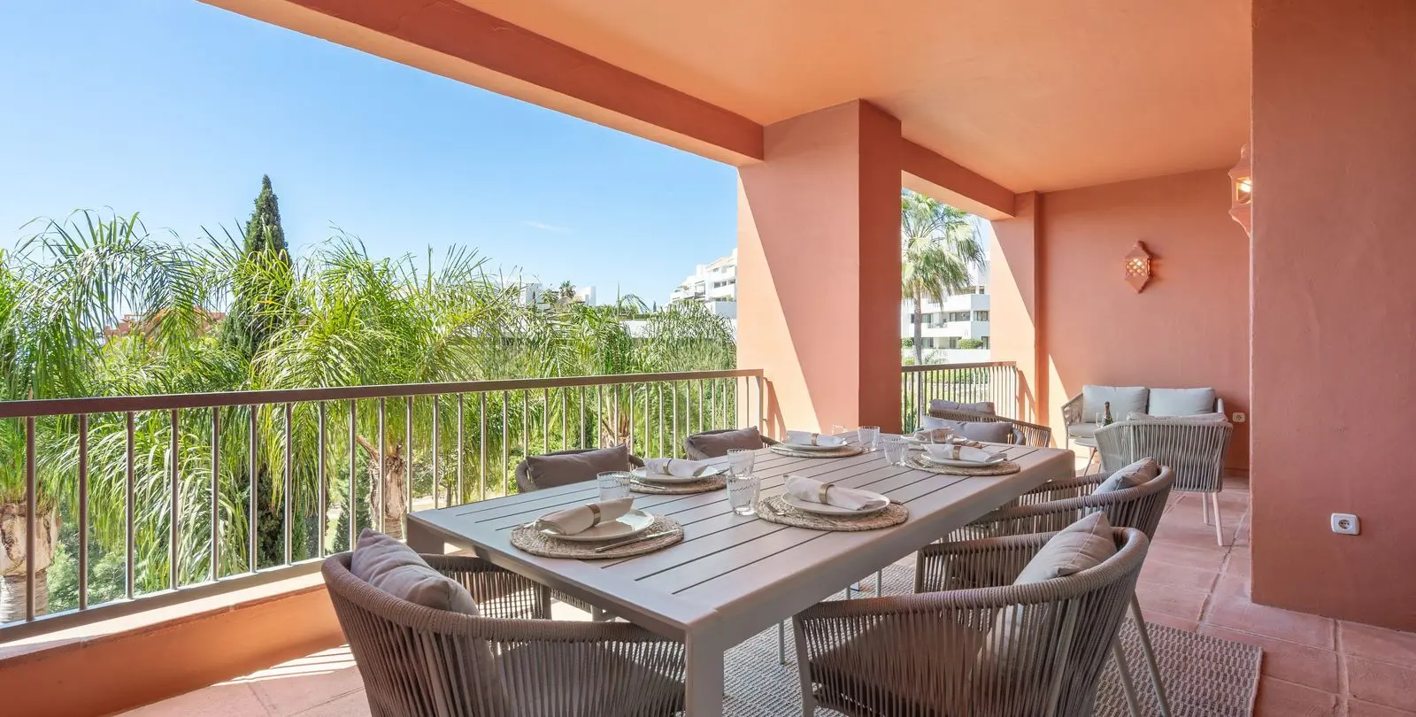 Venta de apartamento en planta media en Benahavís 3