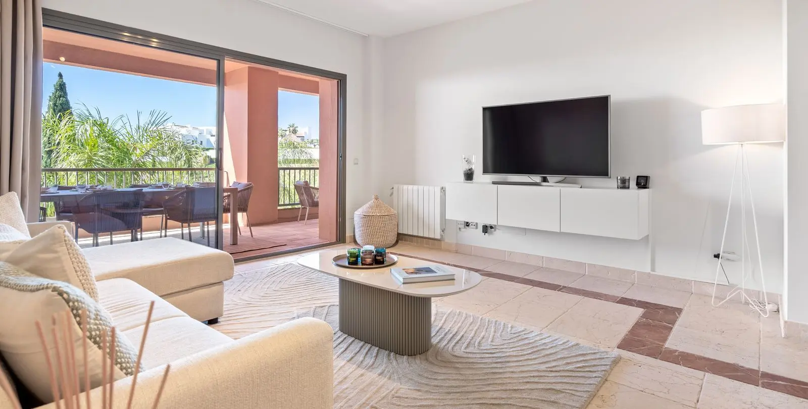 Venta de apartamento en planta media en Benahavís 4