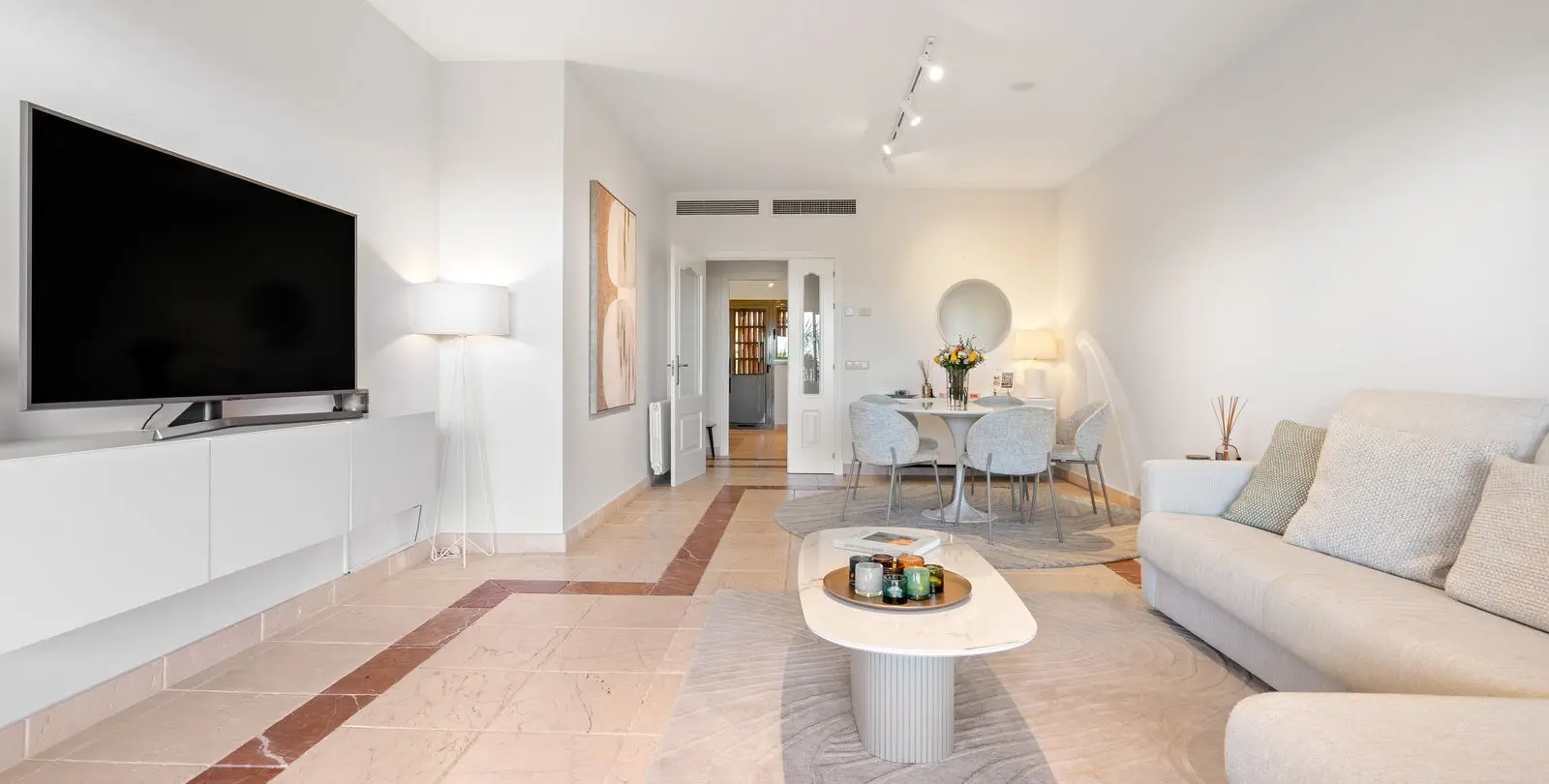 Venta de apartamento en planta media en Benahavís 5