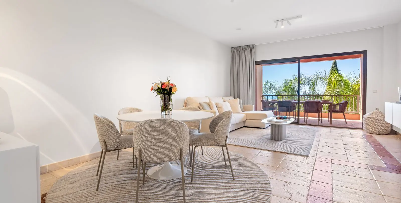 Venta de apartamento en planta media en Benahavís 6