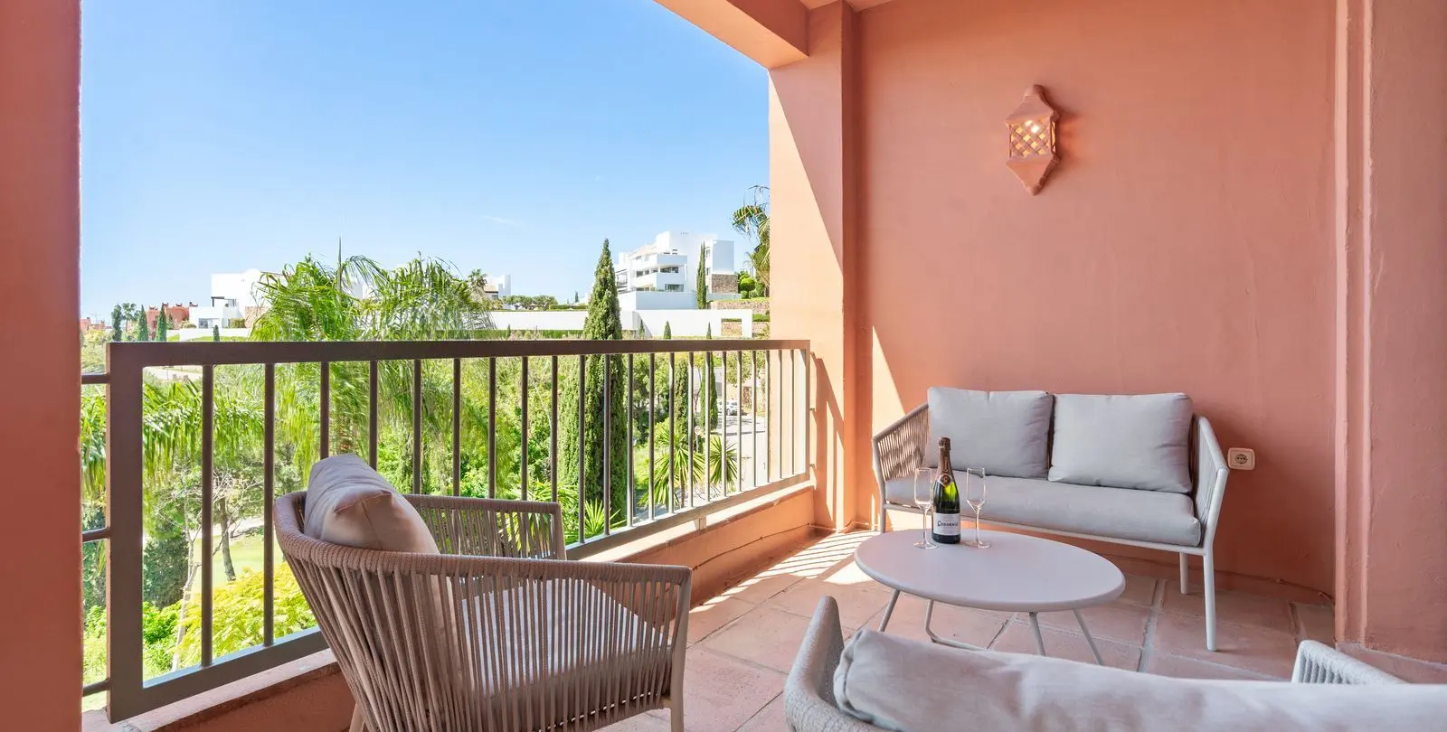 Venta de apartamento en planta media en Benahavís 8