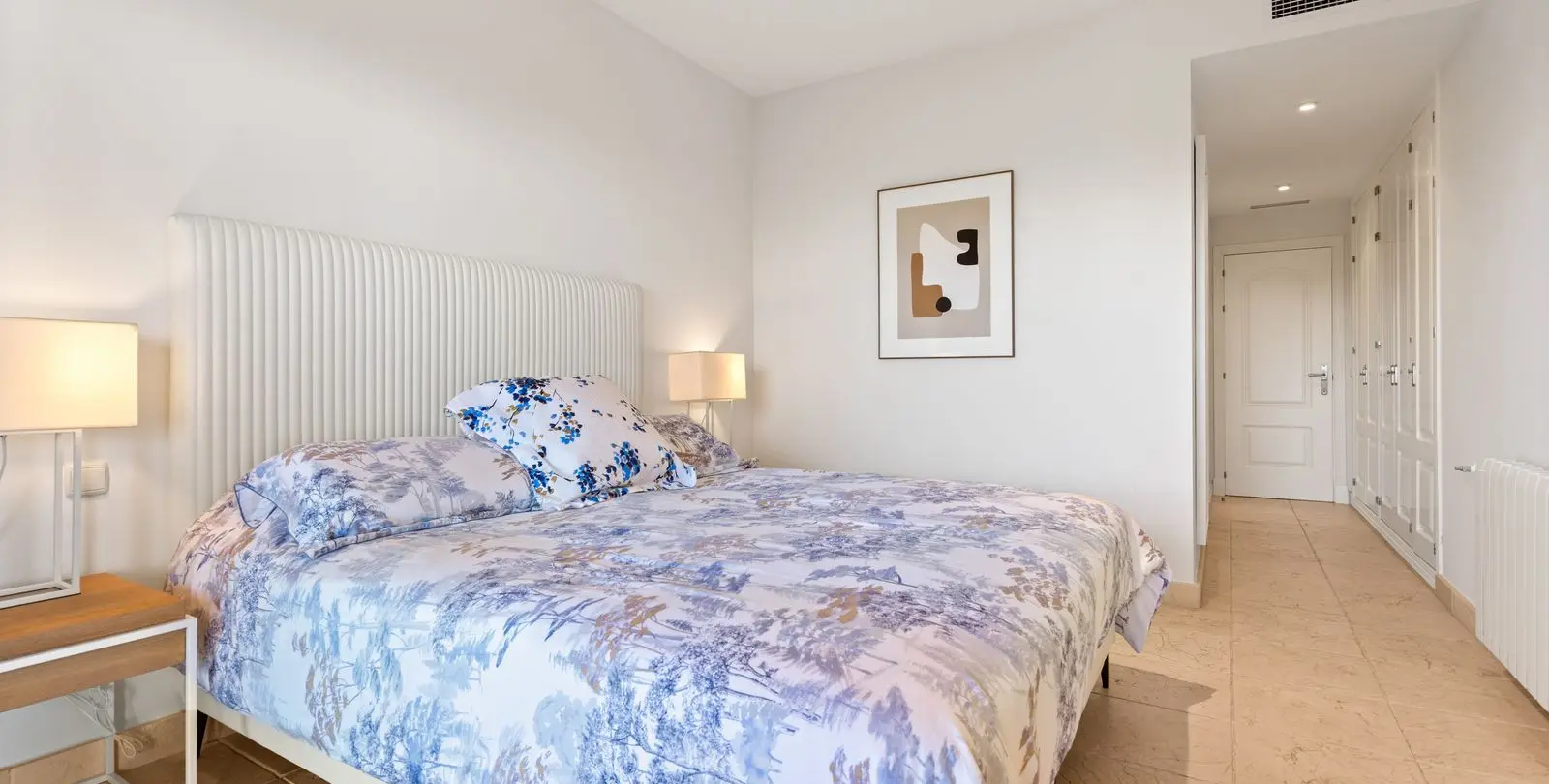 Venta de apartamento en planta media en Benahavís 12