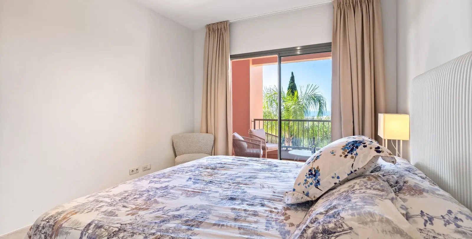 Venta de apartamento en planta media en Benahavís 13