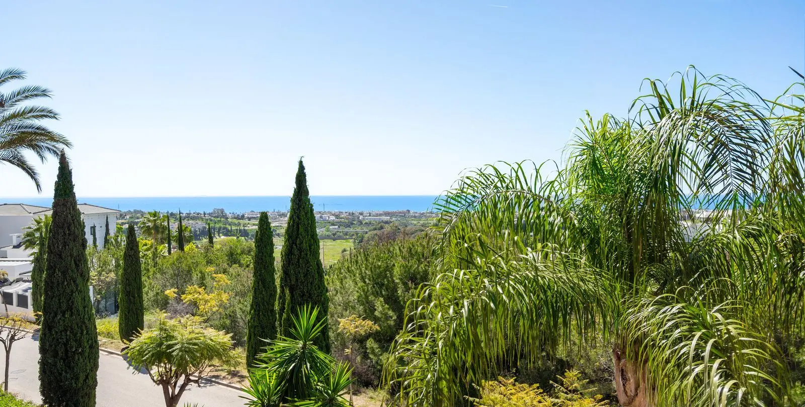 Venta de apartamento en planta media en Benahavís 22