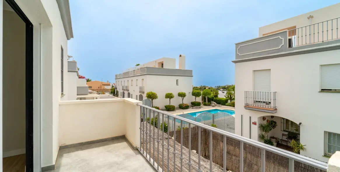 Sale of townhouse in Estepona 18