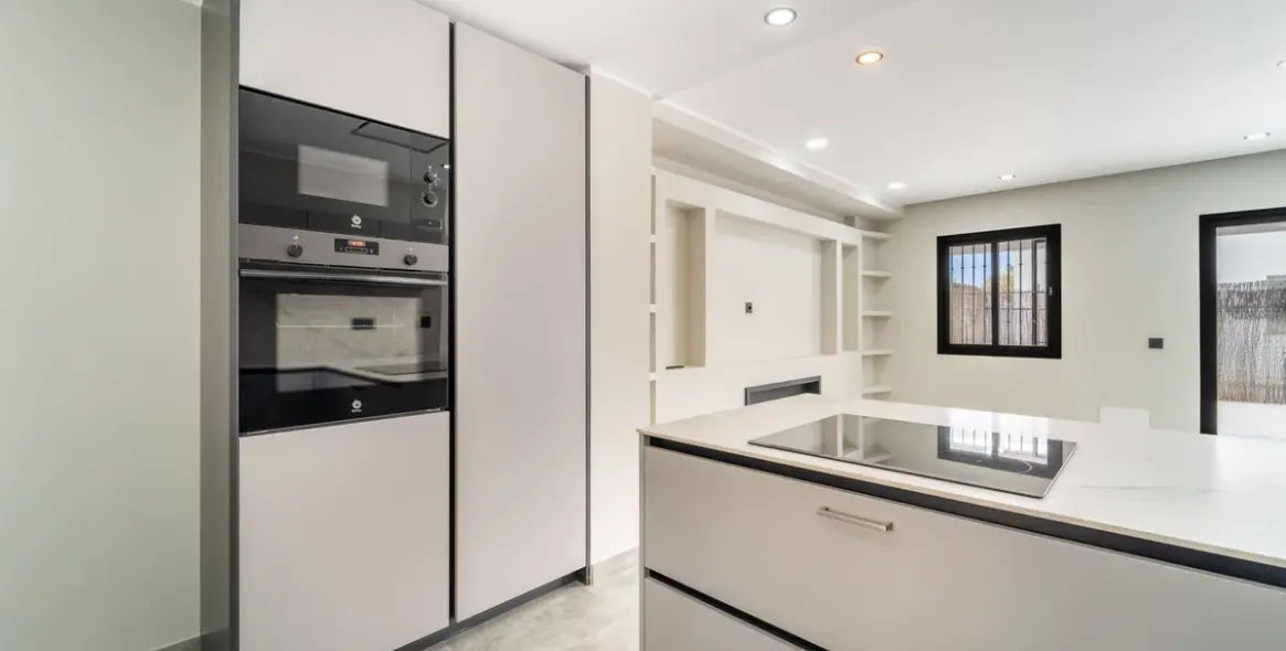 Sale of townhouse in Estepona 28