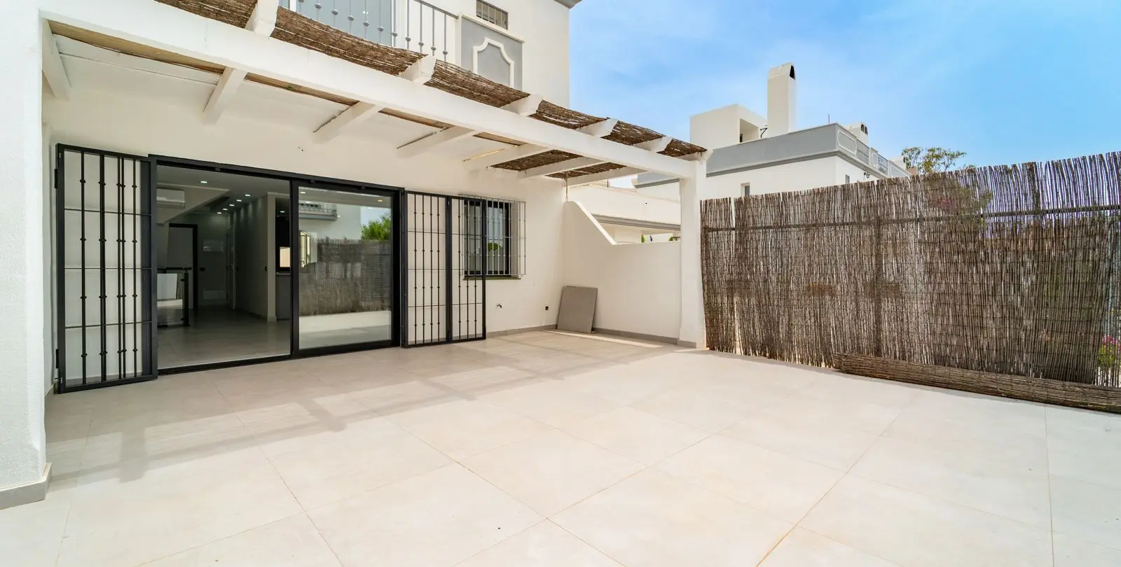 Sale of townhouse in Estepona 2