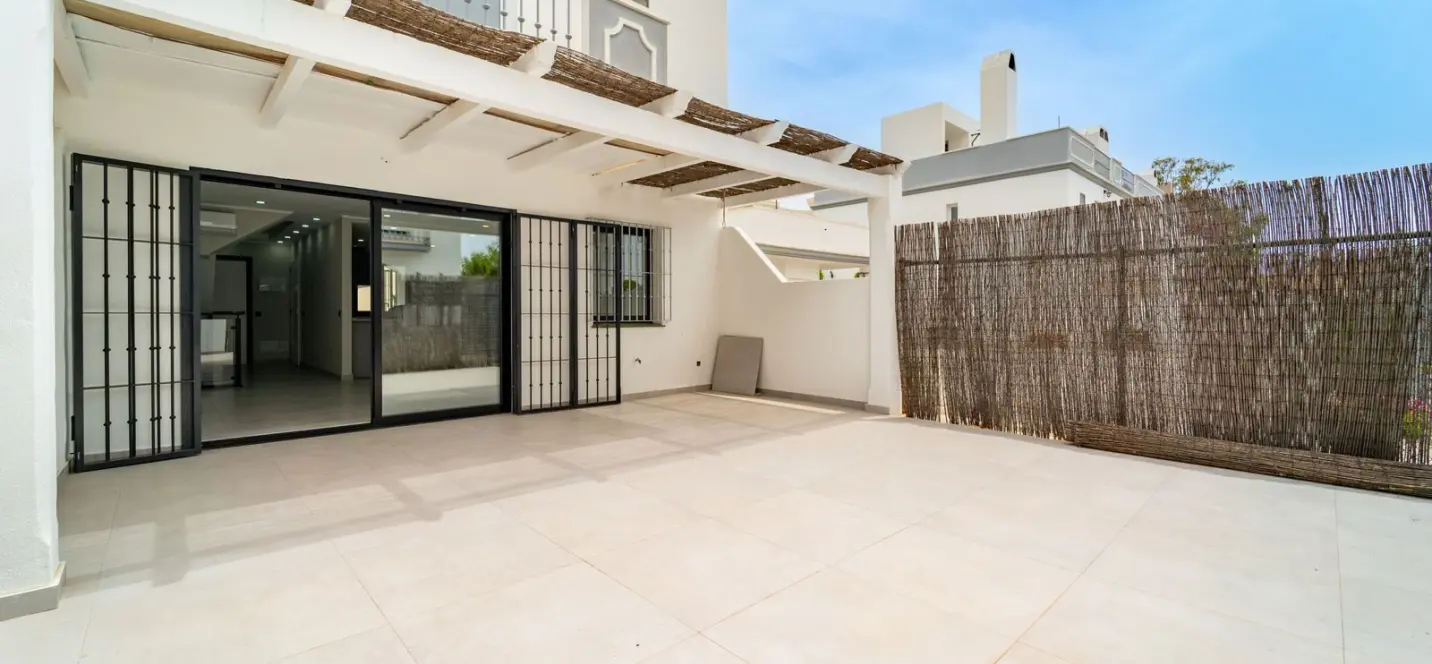 Sale of townhouse in Estepona 1