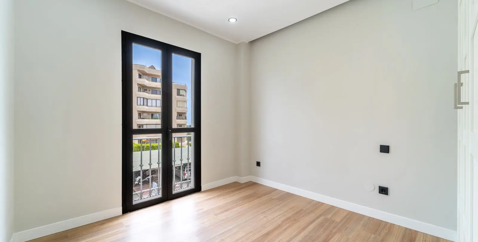 Sale of townhouse in Estepona 16
