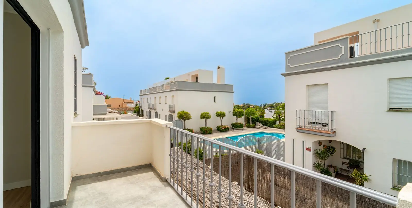 Sale of townhouse in Estepona 18