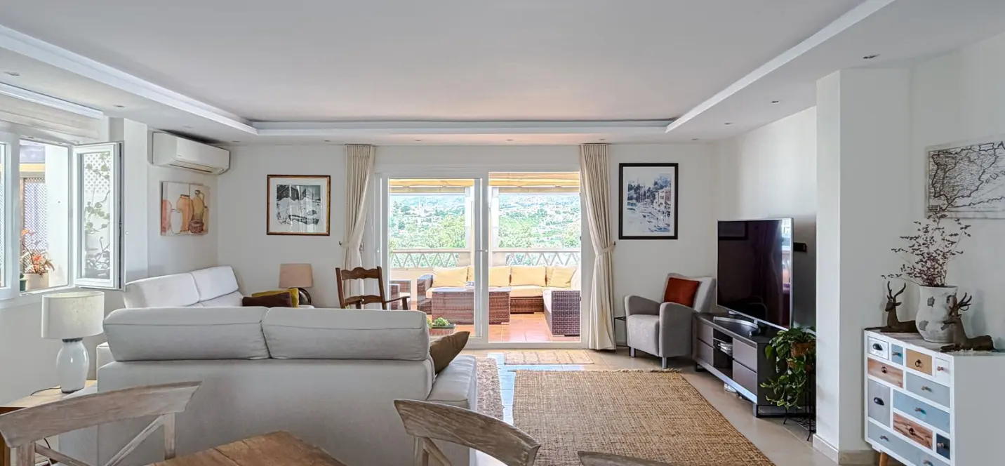 Sale of penthouse in La Campana 1