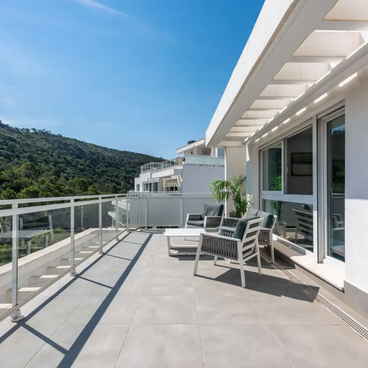 Sale of penthouse in Benahavís