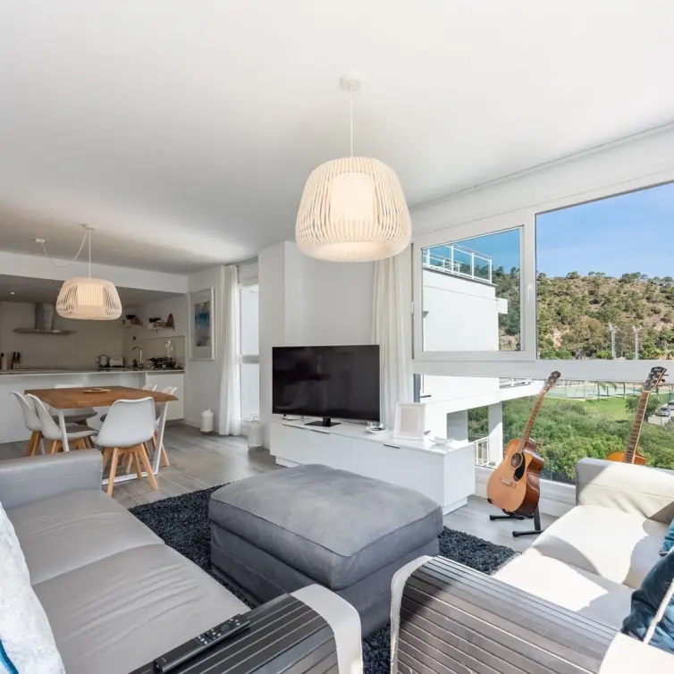 Sale of penthouse in Benahavís