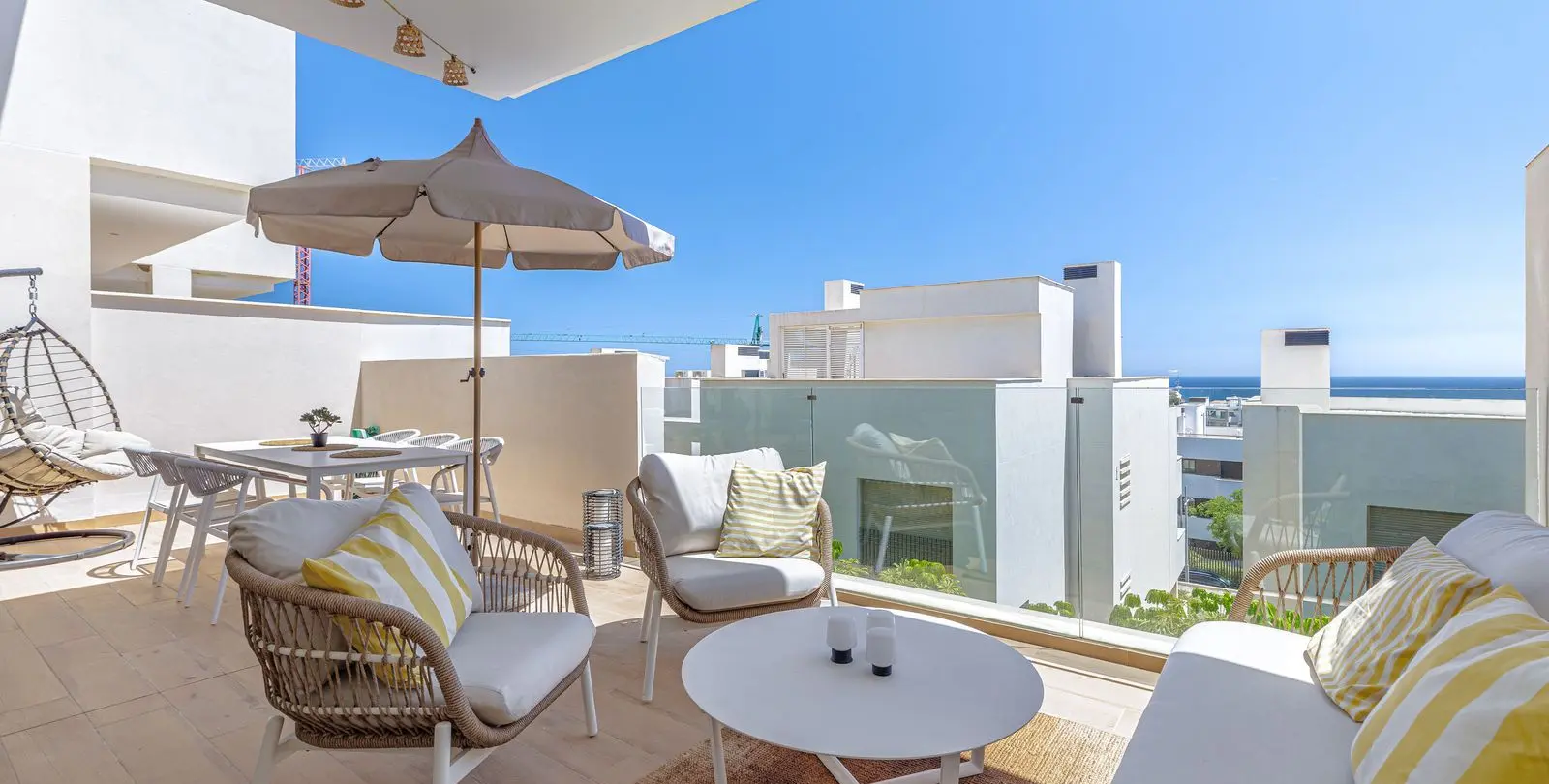 Продажа апартаментов на среднем этаже в Estepona 1