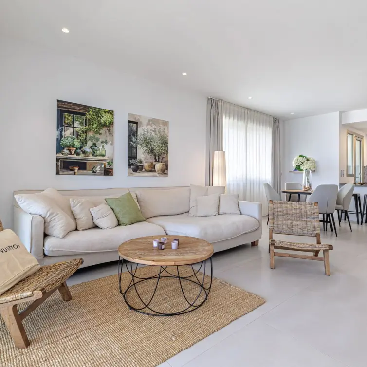Venta de apartamento en planta media en Estepona
