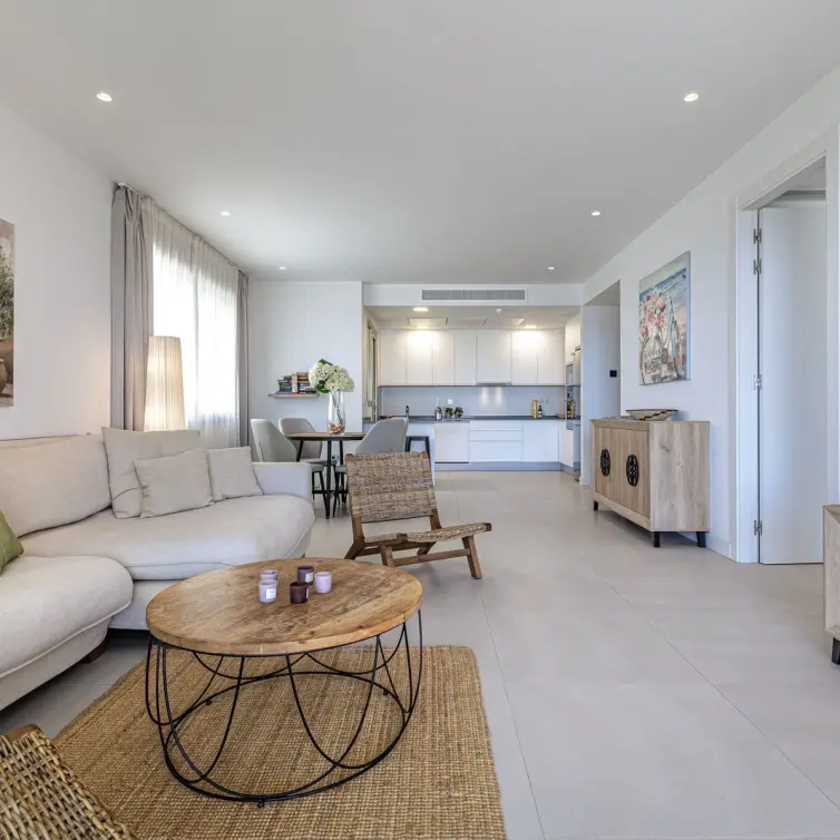 Venta de apartamento en planta media en Estepona