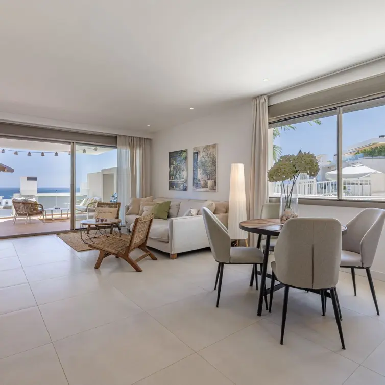 Venta de apartamento en planta media en Estepona
