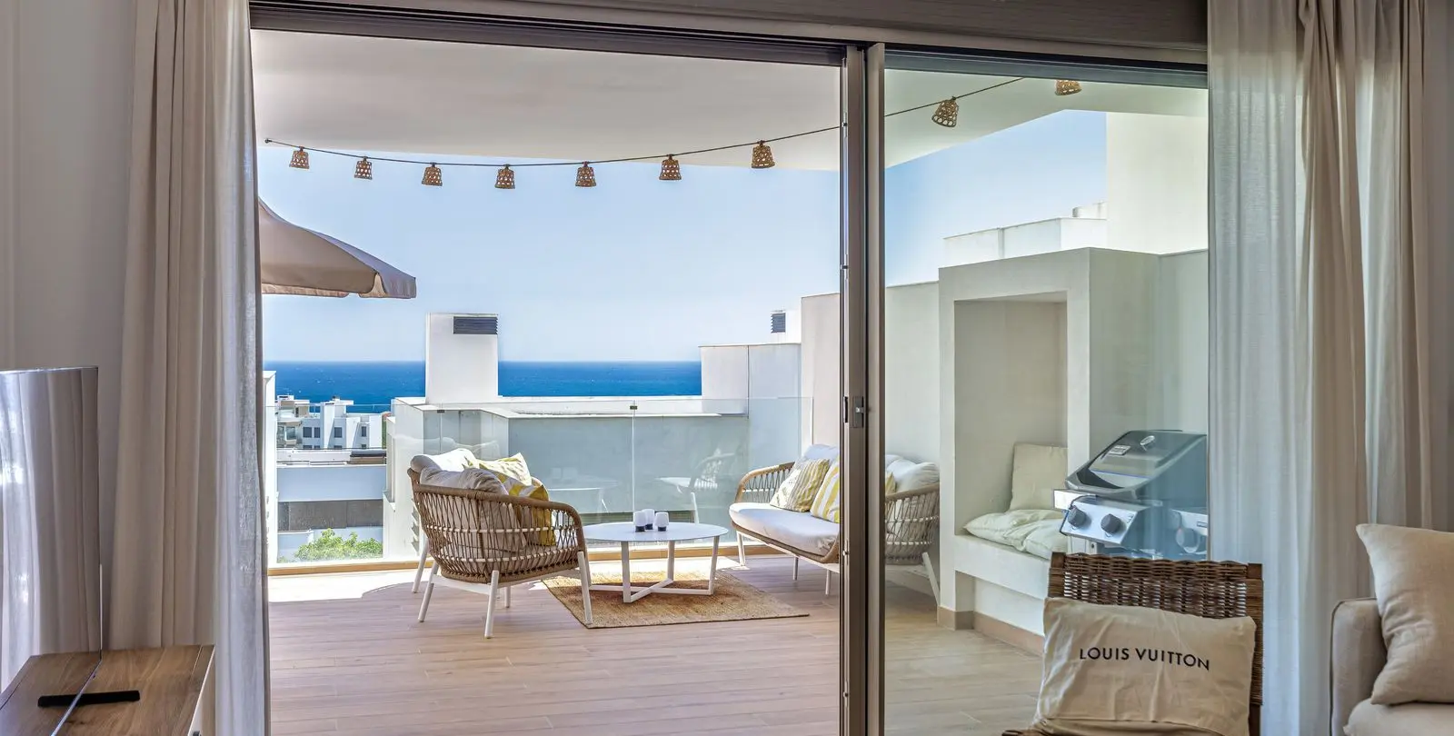 Продажа апартаментов на среднем этаже в Estepona 10