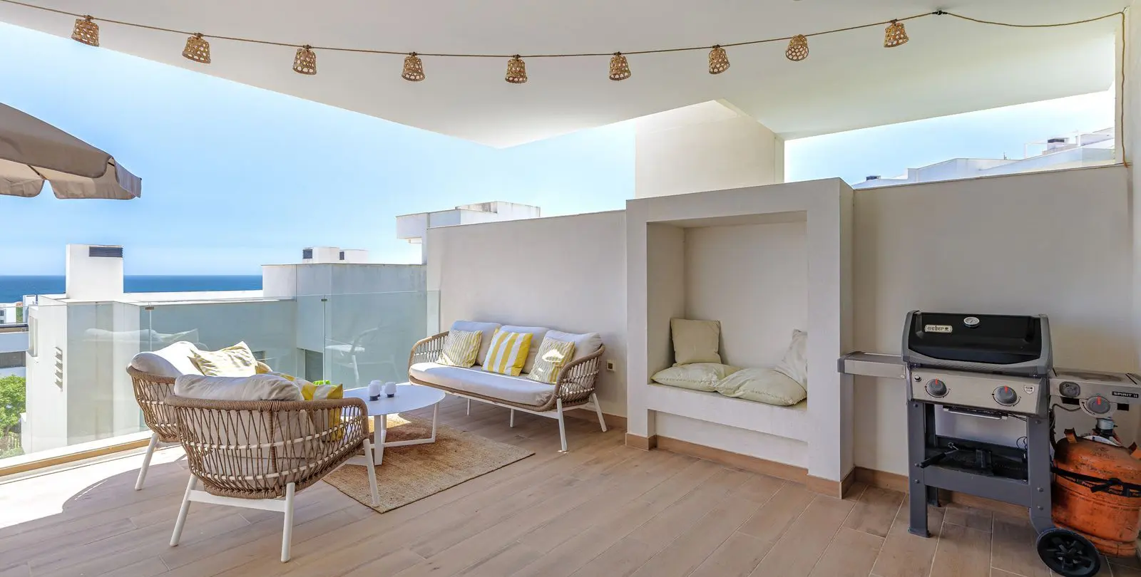Продажа апартаментов на среднем этаже в Estepona 11