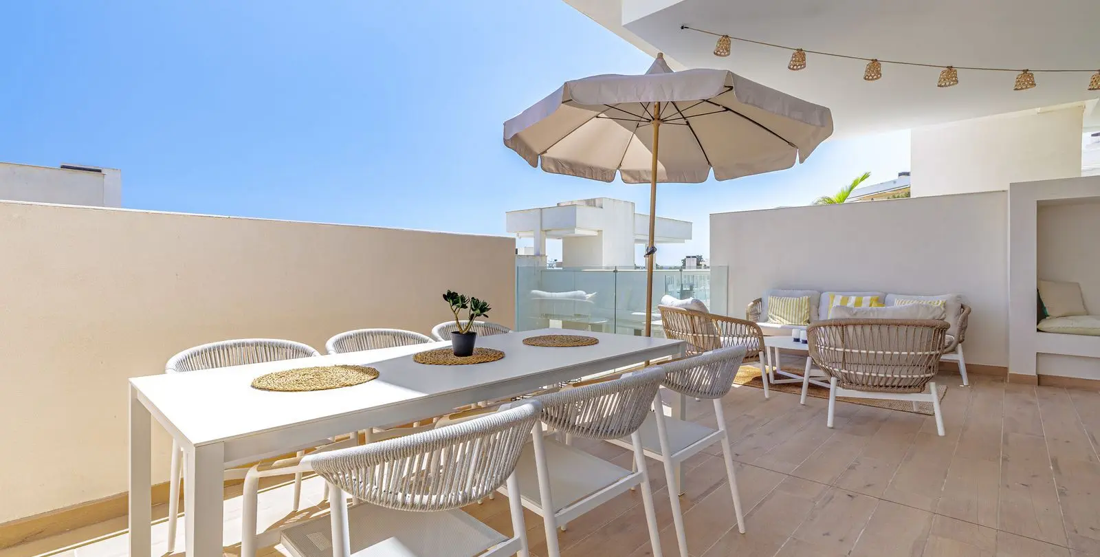 Продажа апартаментов на среднем этаже в Estepona 12