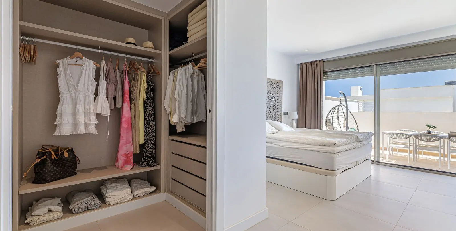 Продажа апартаментов на среднем этаже в Estepona 13