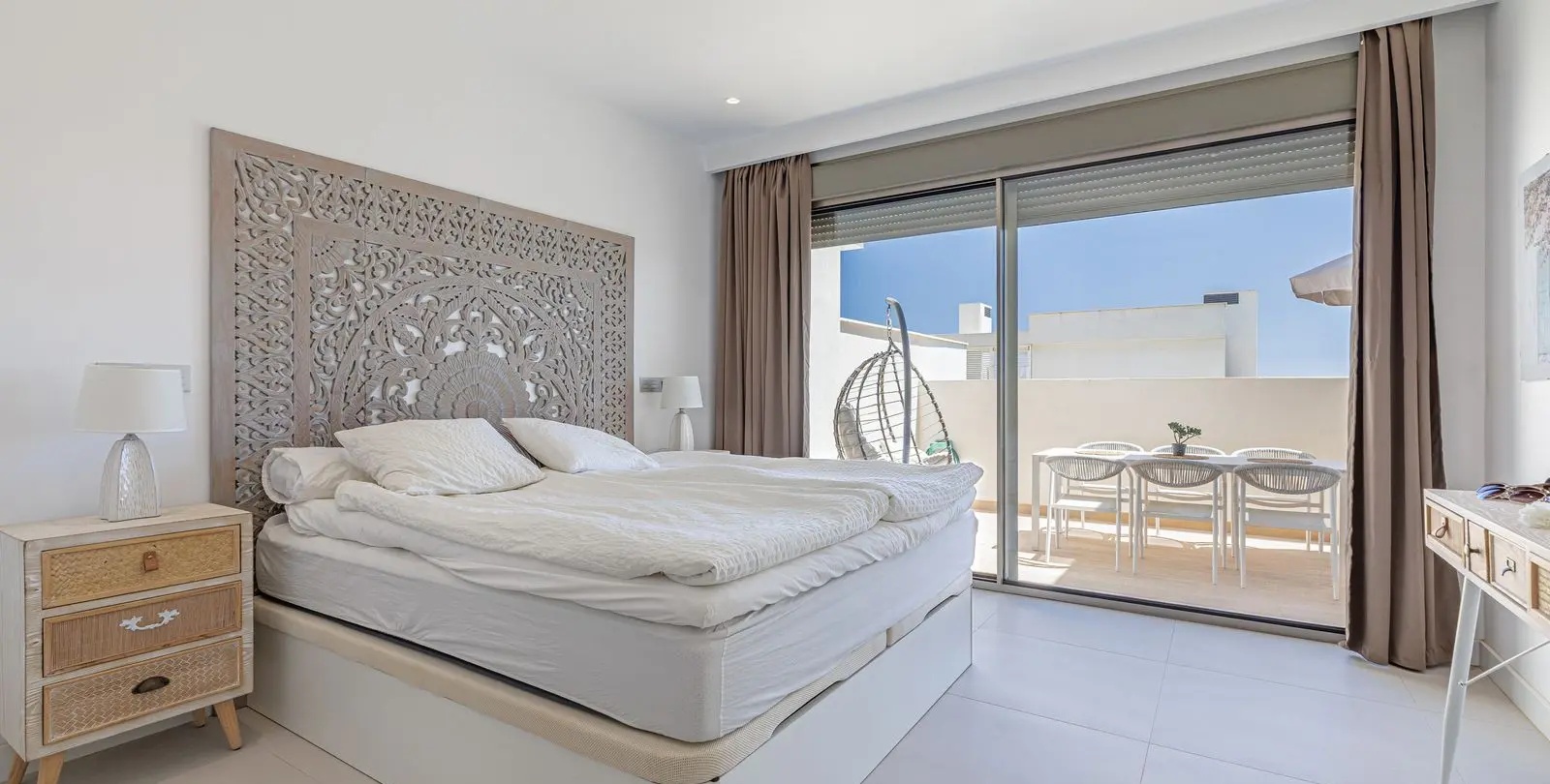 Продажа апартаментов на среднем этаже в Estepona 14