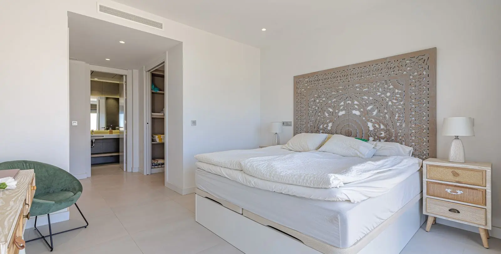 Продажа апартаментов на среднем этаже в Estepona 15