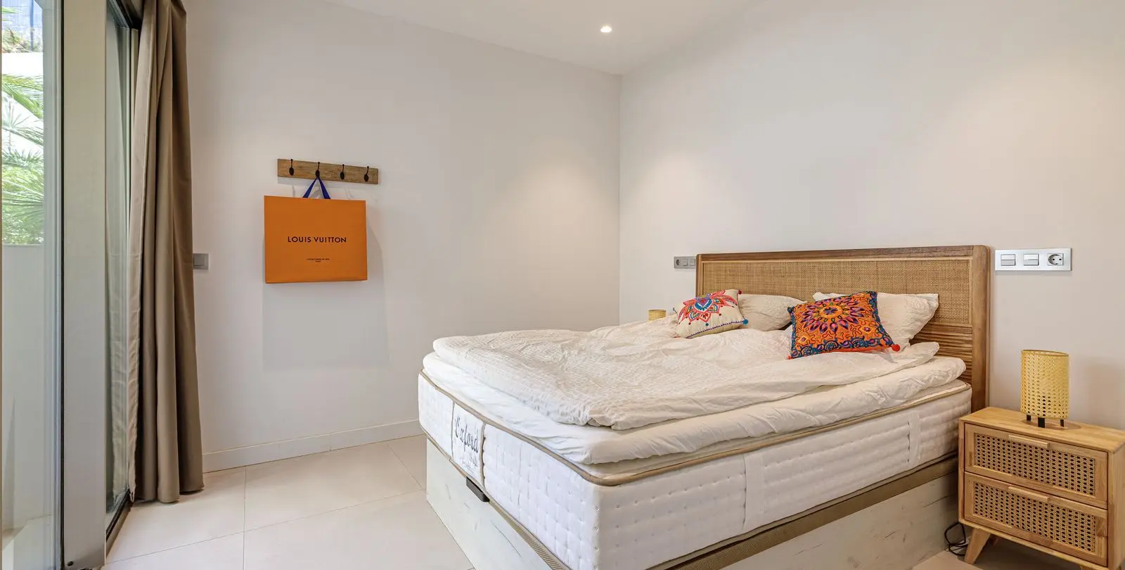 Продажа апартаментов на среднем этаже в Estepona 18