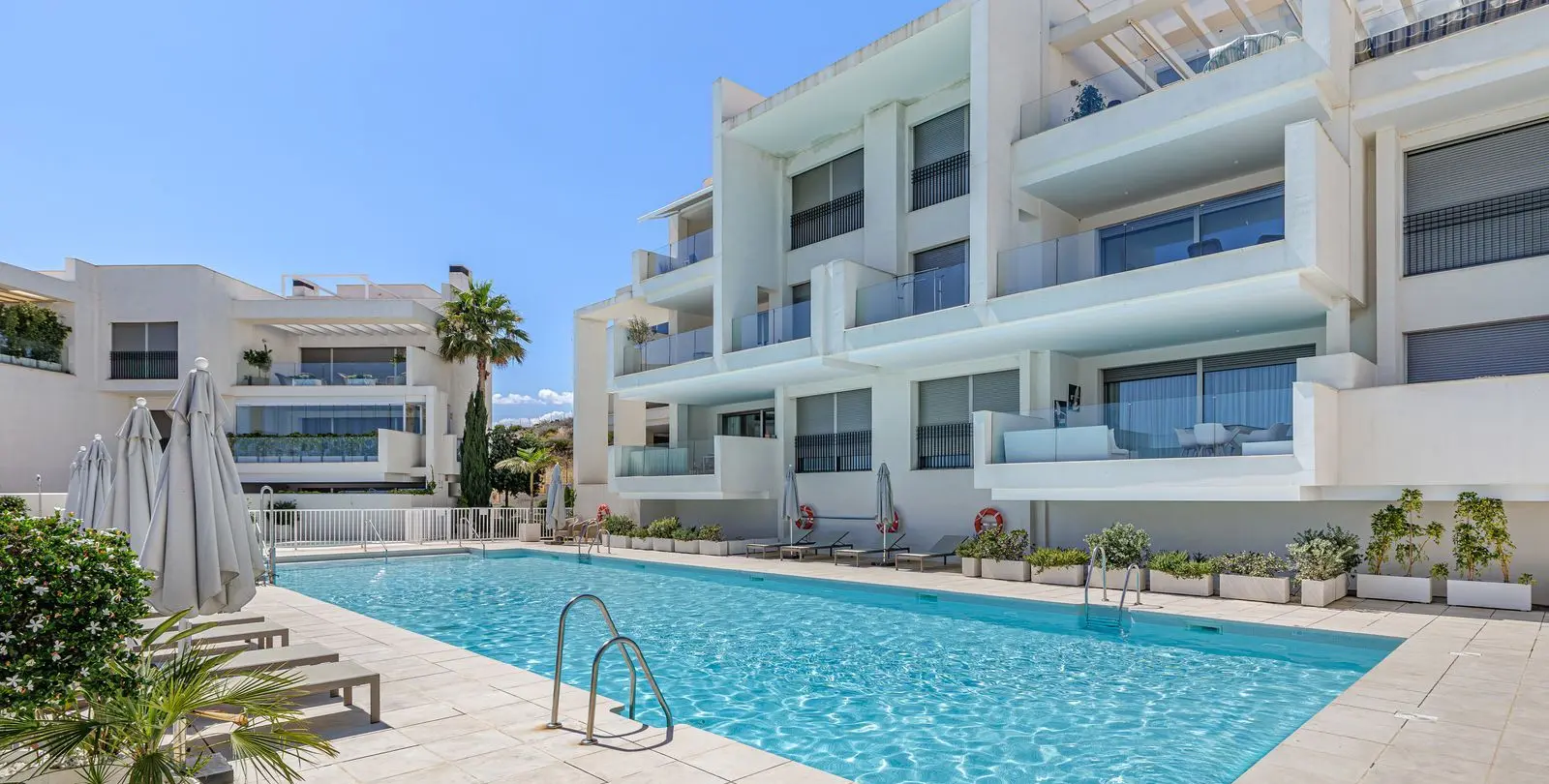 Продажа апартаментов на среднем этаже в Estepona 27