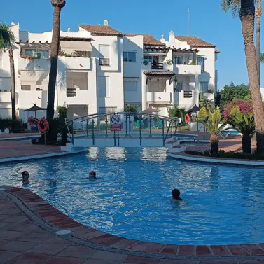 Продажа апартаментов на первом этаже в Estepona
