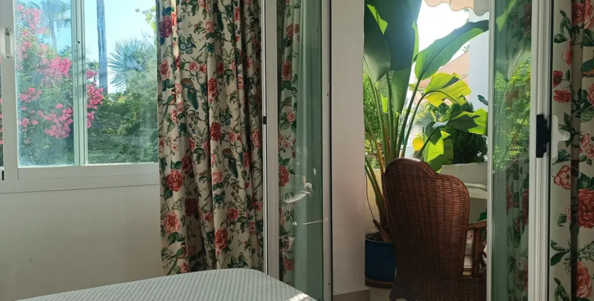 Sale of ground floor apartment in Estepona 18